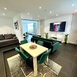 Luxx Bc, Erleben Sie Biberach In Diesem Stilvollem Mit Charme Und Komfort Apartament